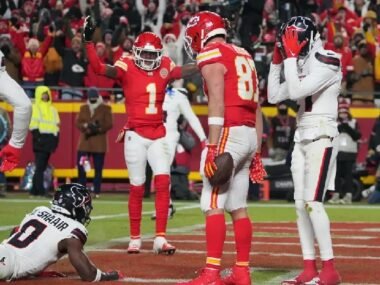 Chiefs Issue Five-Word Travis Kelce Message After Win Over Texans